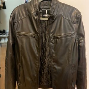 Men’s leather 100% jacket By Búfalo Size S Black color. Perfect Condition..!